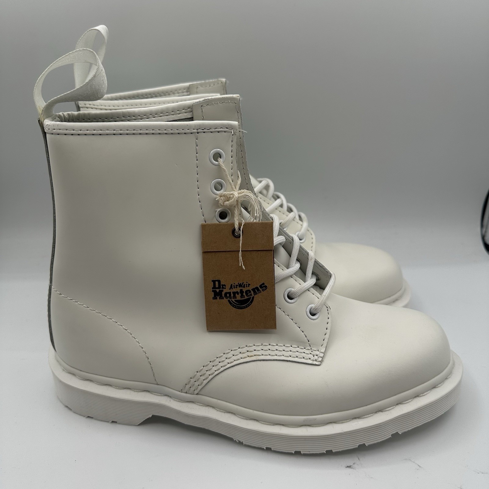 Dr Martens Boots Mens 6 Womens 7 White Smooth Leather 8 Eye Lace Up 14357 Nwt